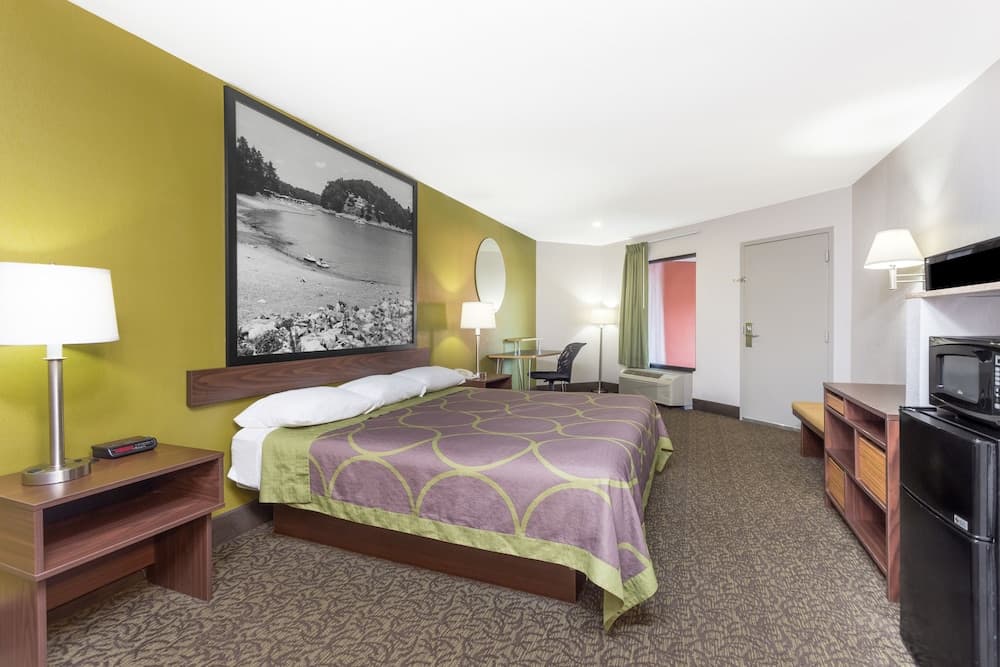 Super 8 by Wyndham Gainesville