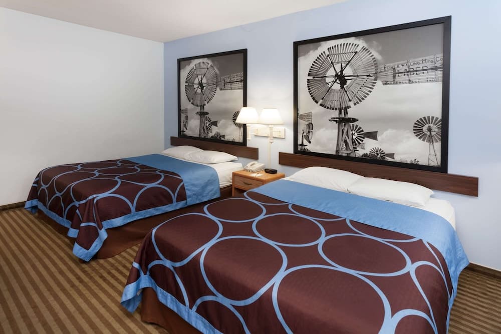 Super 8 by Wyndham Huntington