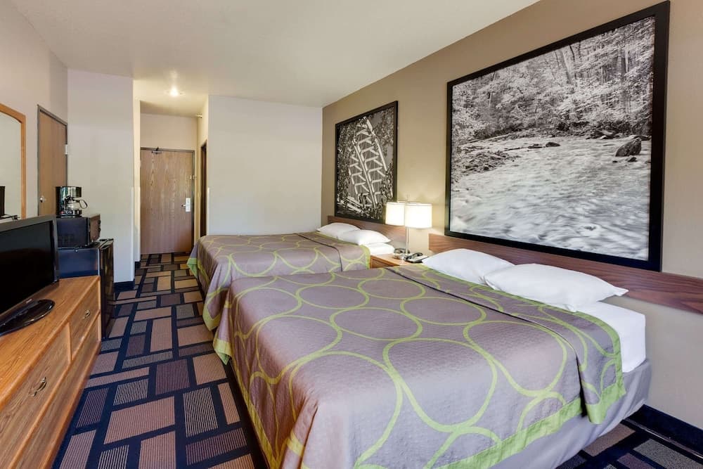 Super 8 by Wyndham Akron S/Green/Uniontown OH