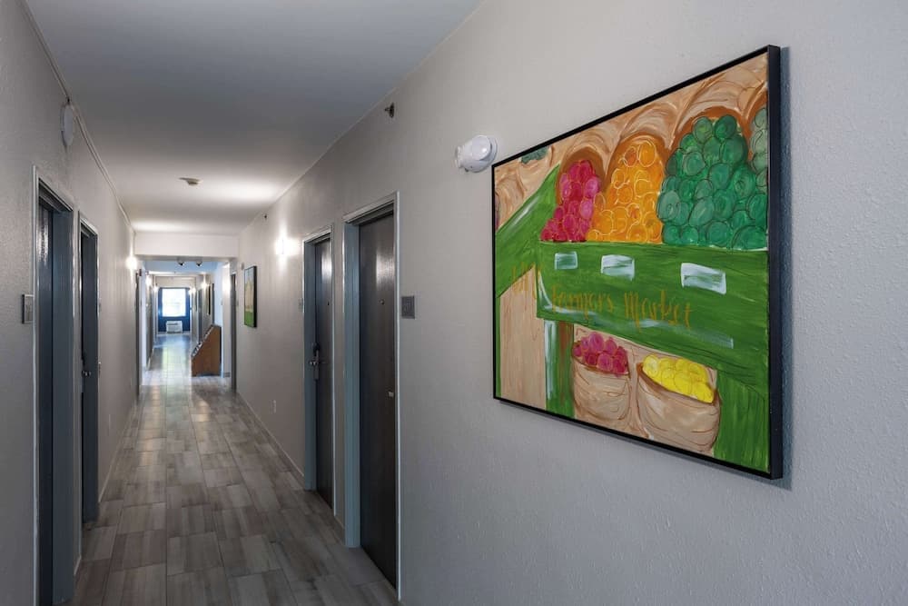 Rodeway Inn & Suites near Outlet Mall - Asheville