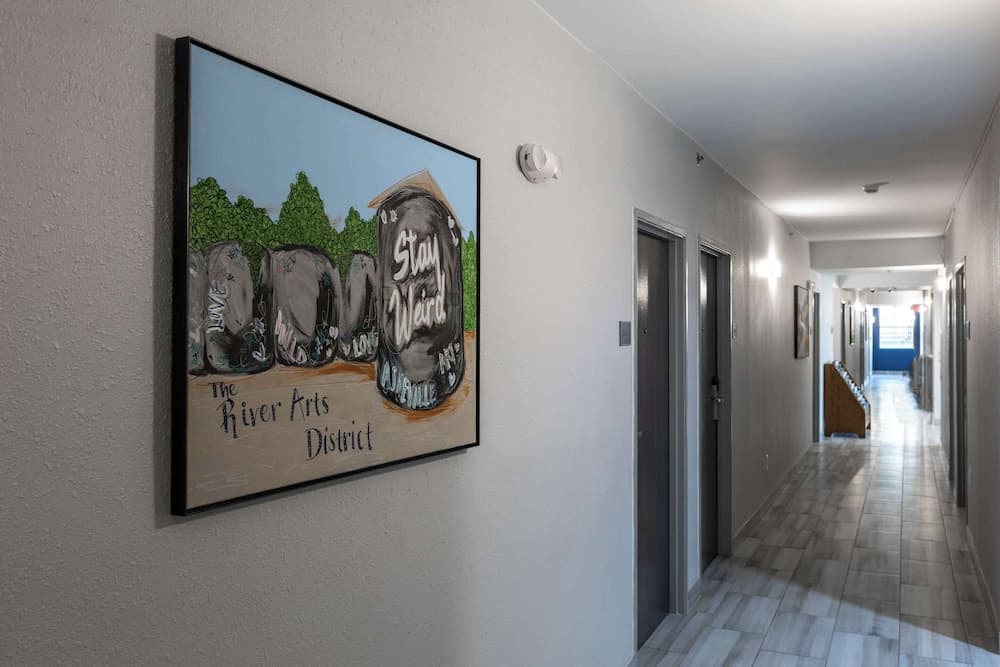 Rodeway Inn & Suites near Outlet Mall - Asheville