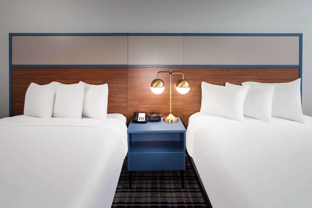 AmericInn by Wyndham Eagle River Downtown