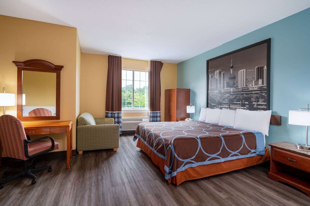 Super 8 by Wyndham Salisbury