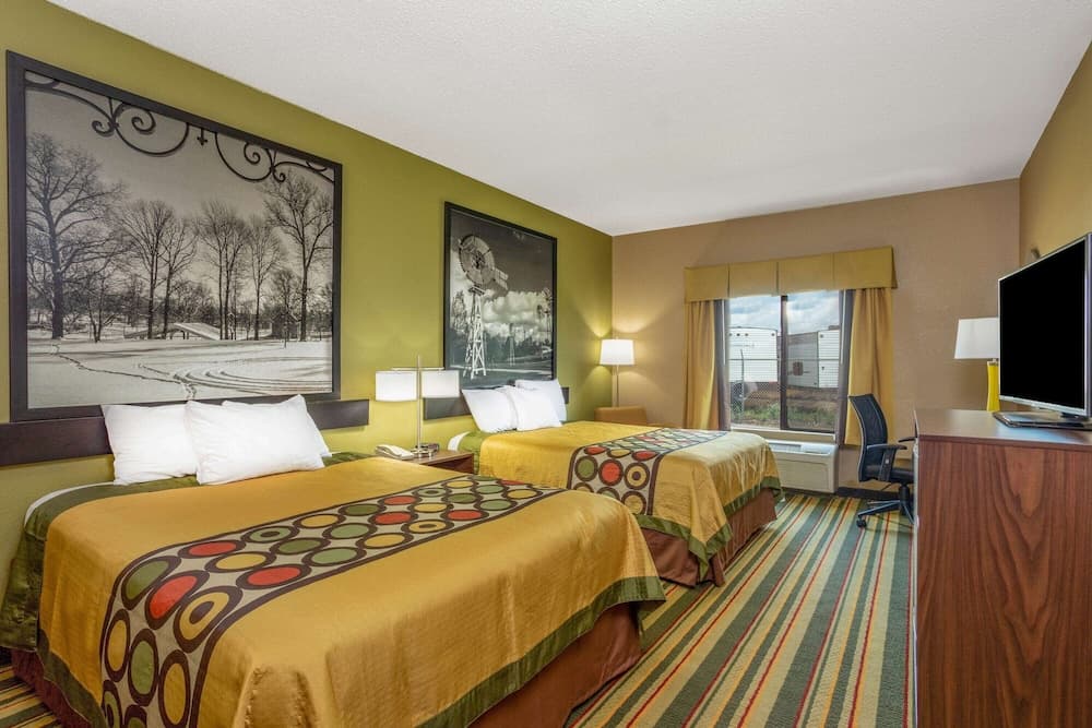 Super 8 by Wyndham Goshen