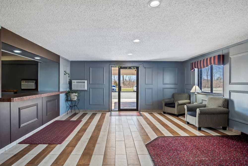 Econo Lodge Inn & Suites Auburn