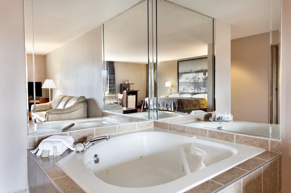 Super 8 by Wyndham Niagara Falls NY