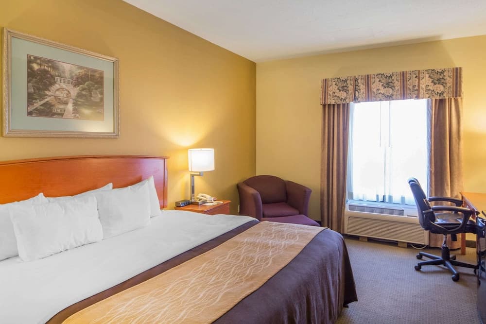 Quality Inn & Suites MidAmerica Industrial Park Area
