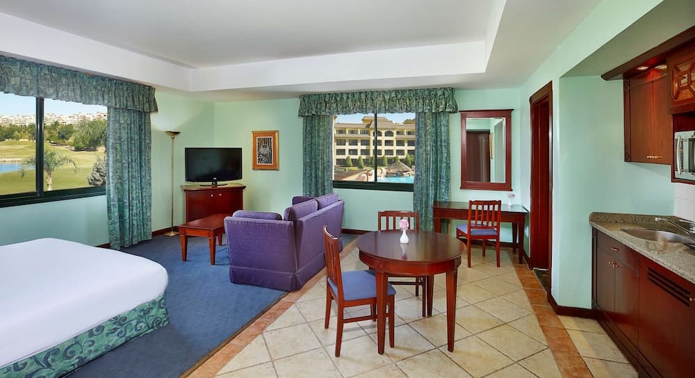 Hilton Pyramids Golf