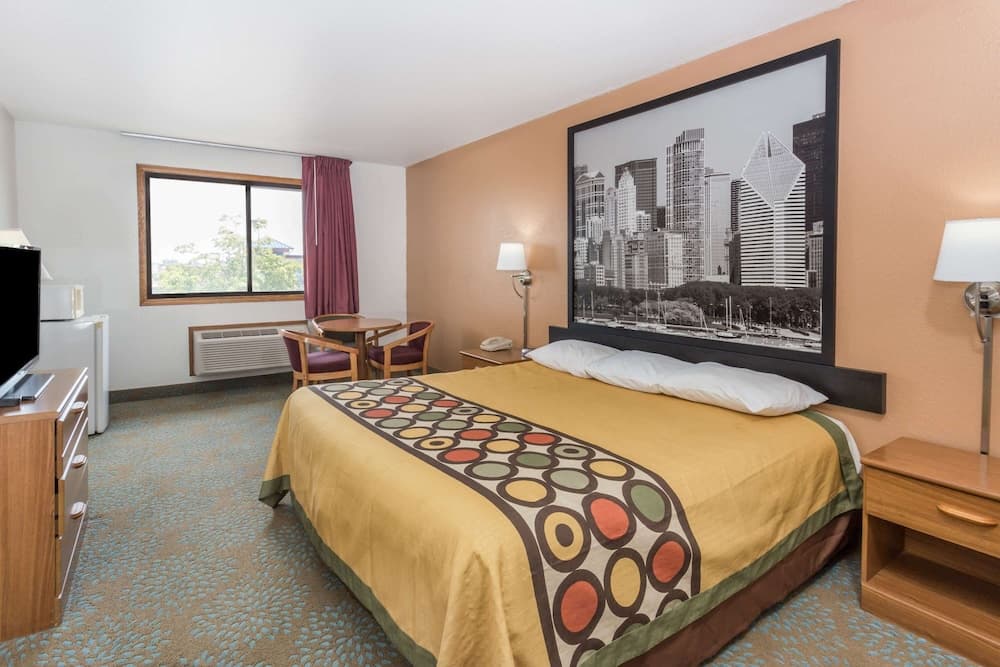 Super 8 by Wyndham Bourbonnais/Kankakee Area