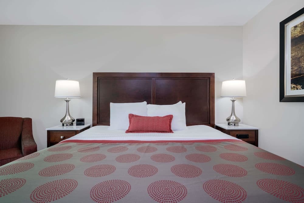 Ramada by Wyndham Minneapolis Golden Valley