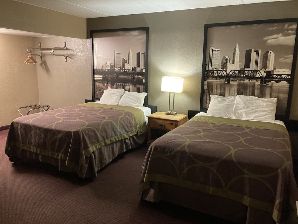 Super 8 by Wyndham Millbury/Toledo