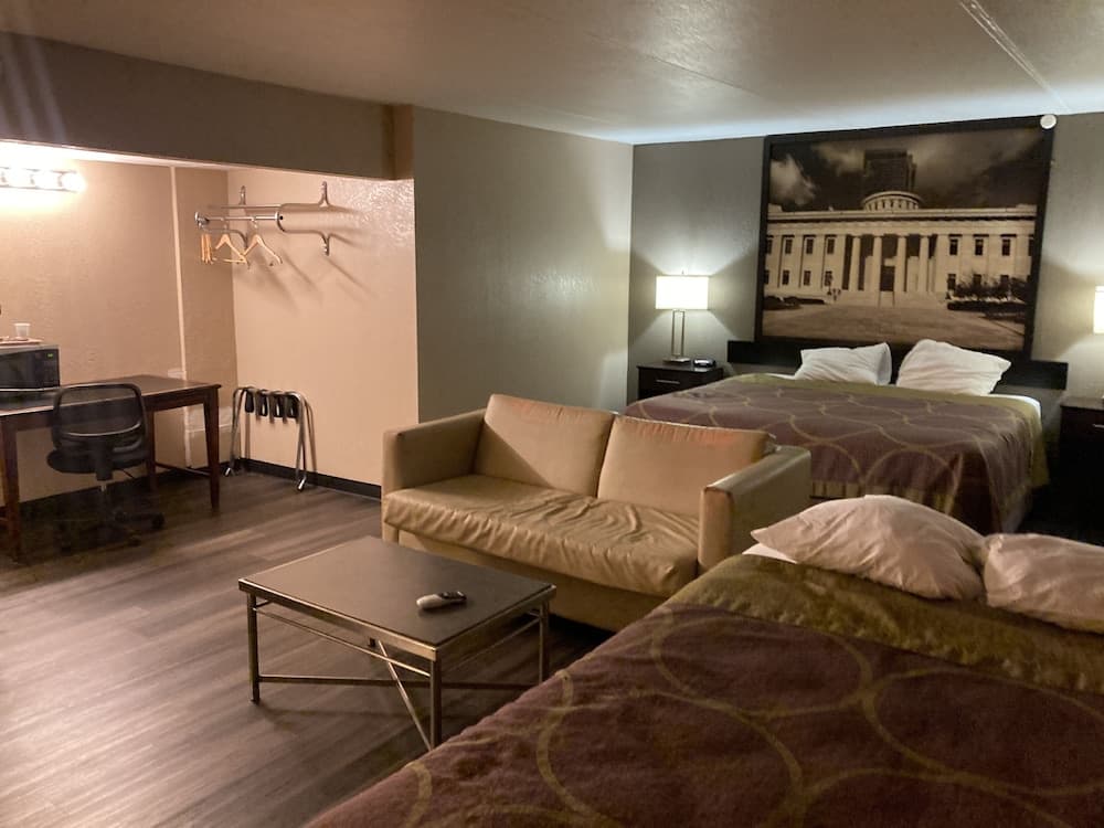 Super 8 by Wyndham Millbury/Toledo