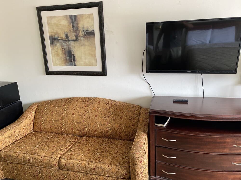 American Inn and Suites