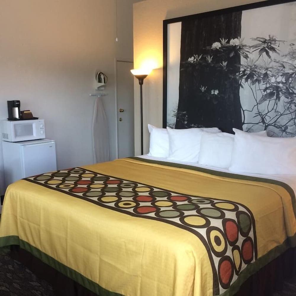 Super 8 by Wyndham Fort Bragg