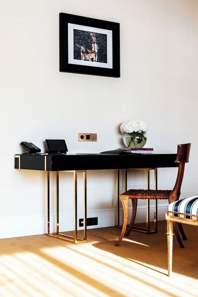 Hôtel de Berri Champs-Élysées, a Luxury Collection Hotel