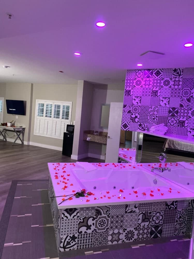 Mid City Inn and Suites