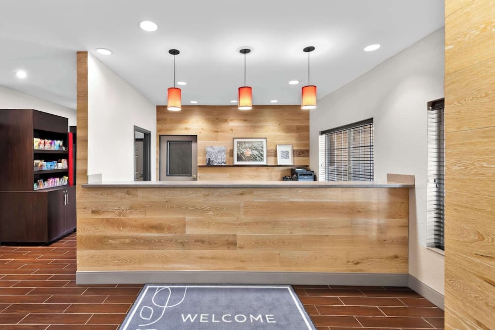 Country Inn & Suites by Radisson, Topeka West, KS