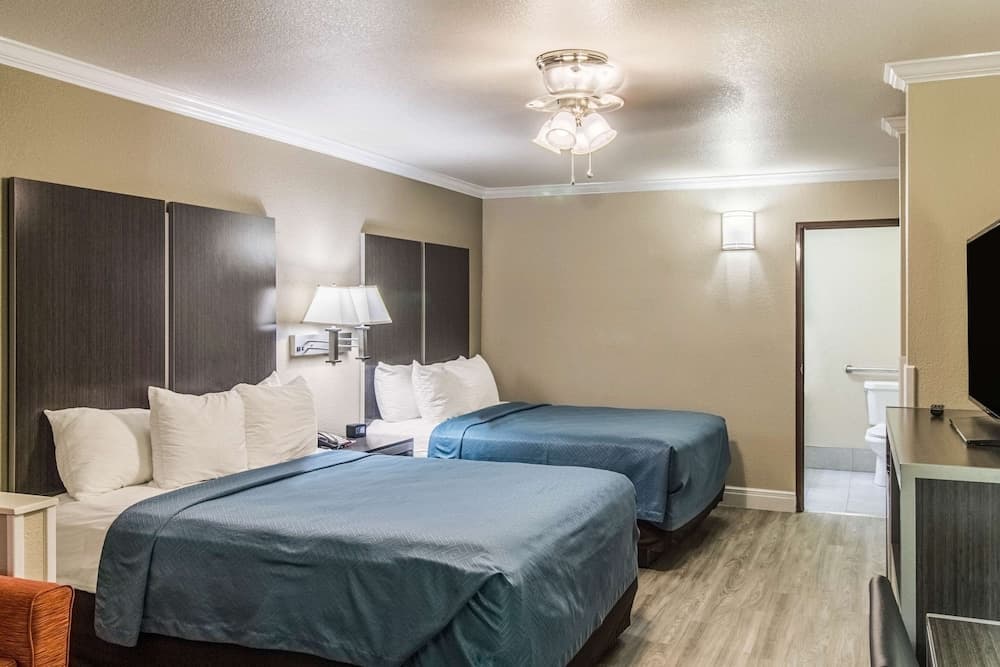 Econo Lodge Inn & Suites Corpus Christi