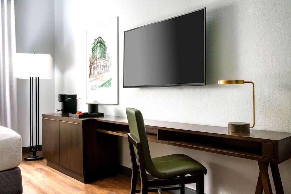 The Bluff Savannah Historic District, Tapestry by Hilton