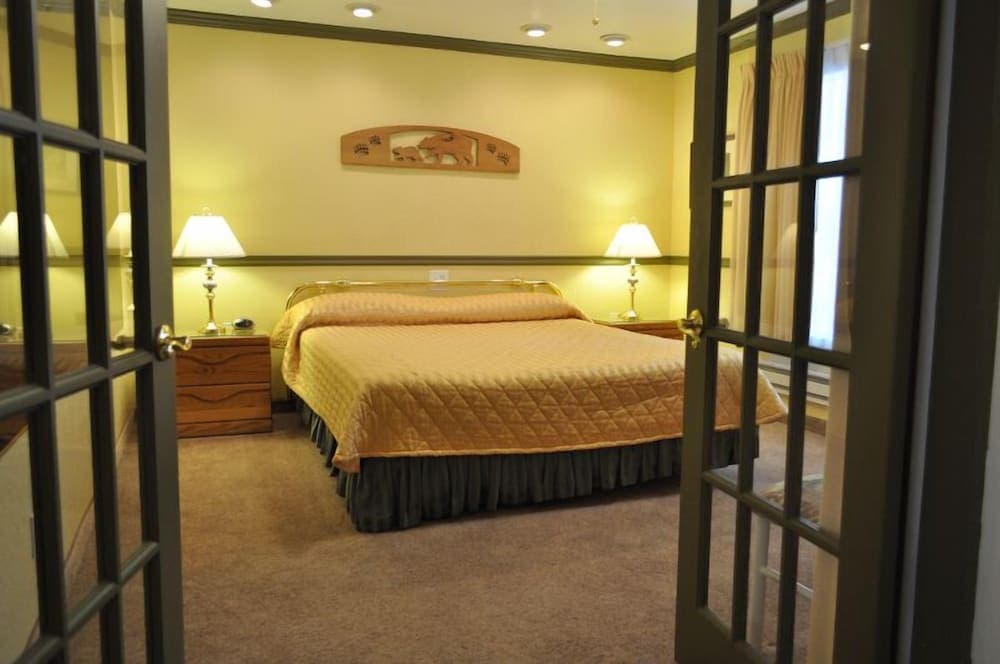 The Americana Village