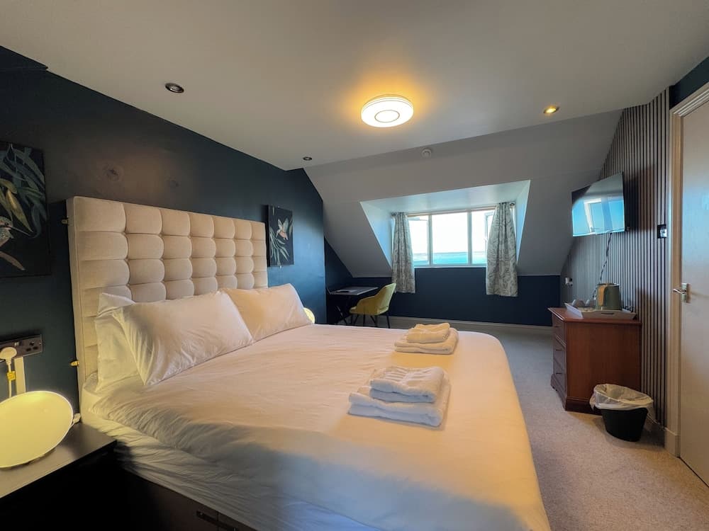 Nomi Rooms and Restaurant