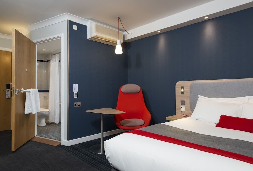 Holiday Inn Express London Luton Airport by IHG