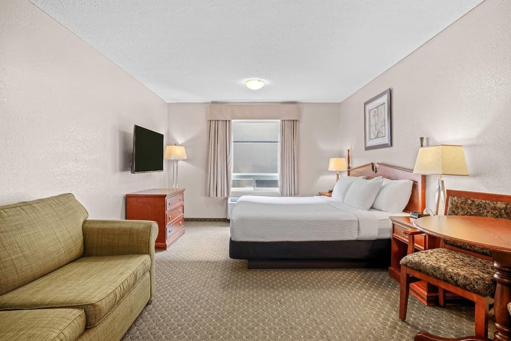 Days Inn & Suites by Wyndham Winkler