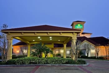 La Quinta Inn & Suites by Wyndham USF (Near Busch Gardens)