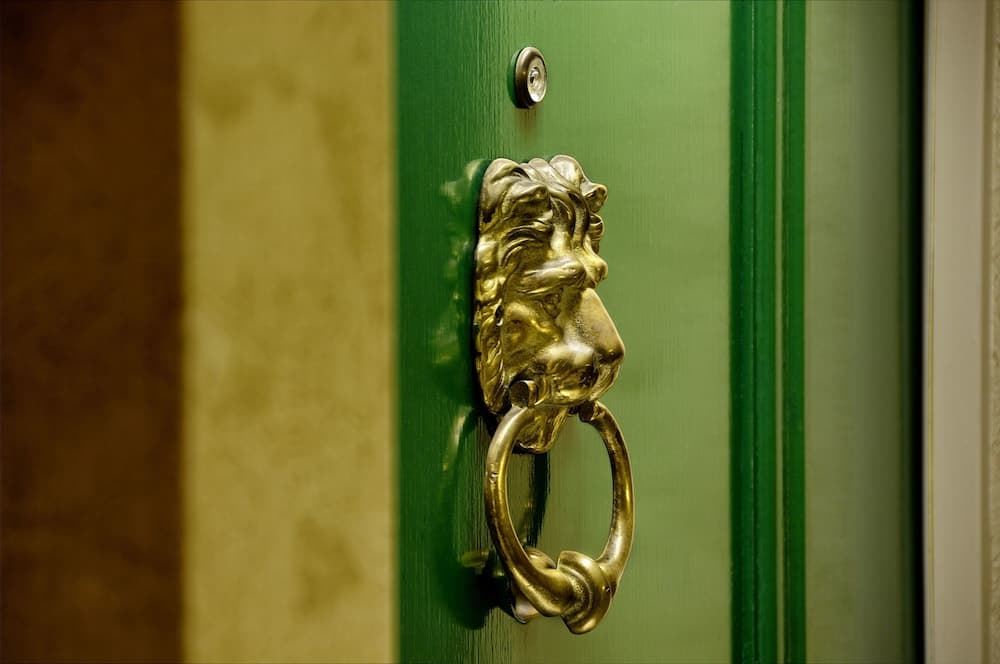 Royal Scot Hotel & Suites