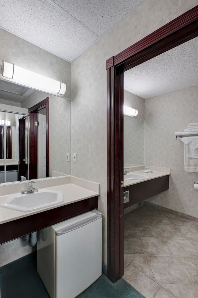 Ramada by Wyndham Nisku Edmonton Airport