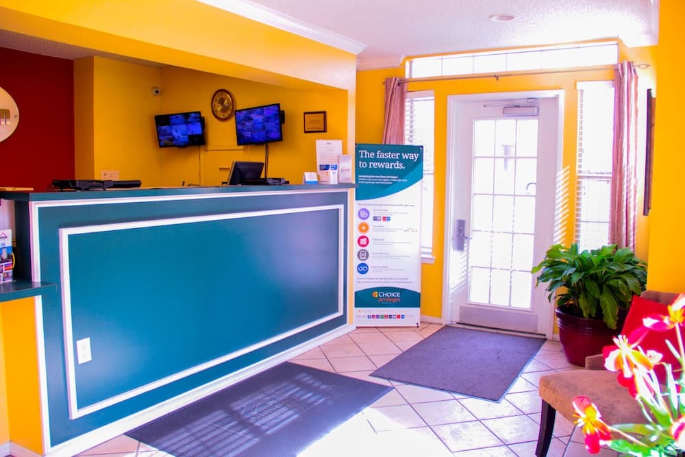 Suburban Studios Albuquerque Uptown