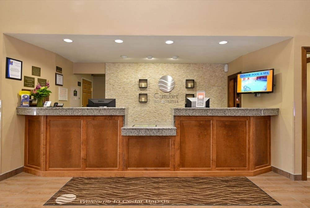 Comfort Inn & Suites Cedar Rapids North - Collins Road