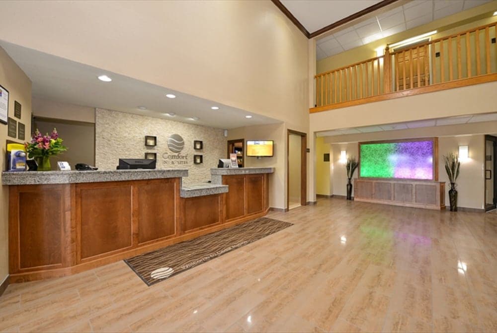 Comfort Inn & Suites Cedar Rapids North - Collins Road