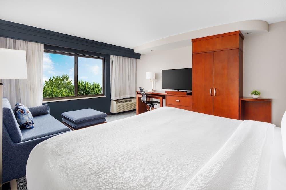 Courtyard by Marriott Manchester - Boston Regional Airport