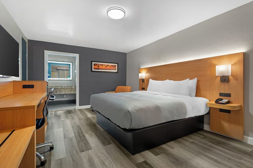 Quality Inn and Conference Center Tampa-Brandon