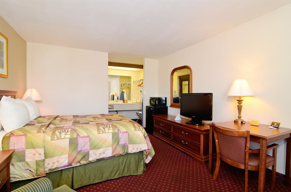 Super 8 by Wyndham McGehee