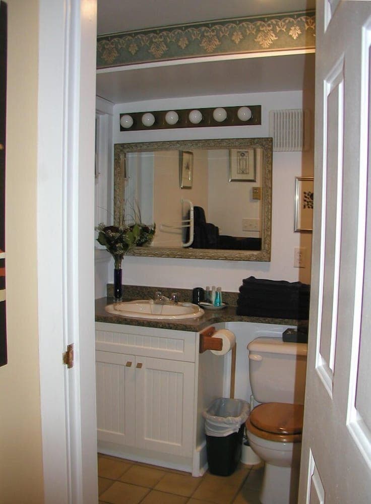 A Suite at Kitsilano Cottage