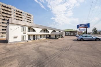 Howard Johnson by Wyndham Downtown Kamloops