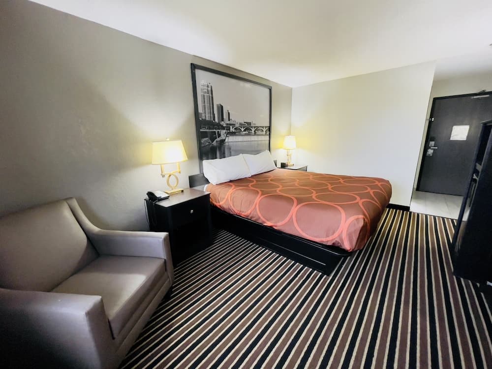 Super 8 by Wyndham Shakopee