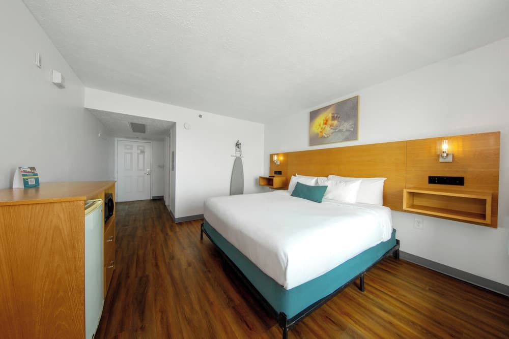 Beachcomber Beachfront Hotel, a By The Sea Resort