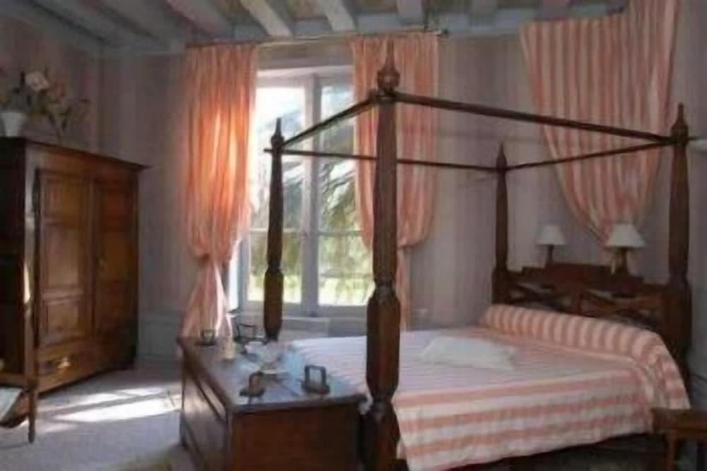 Chateau De Jallanges