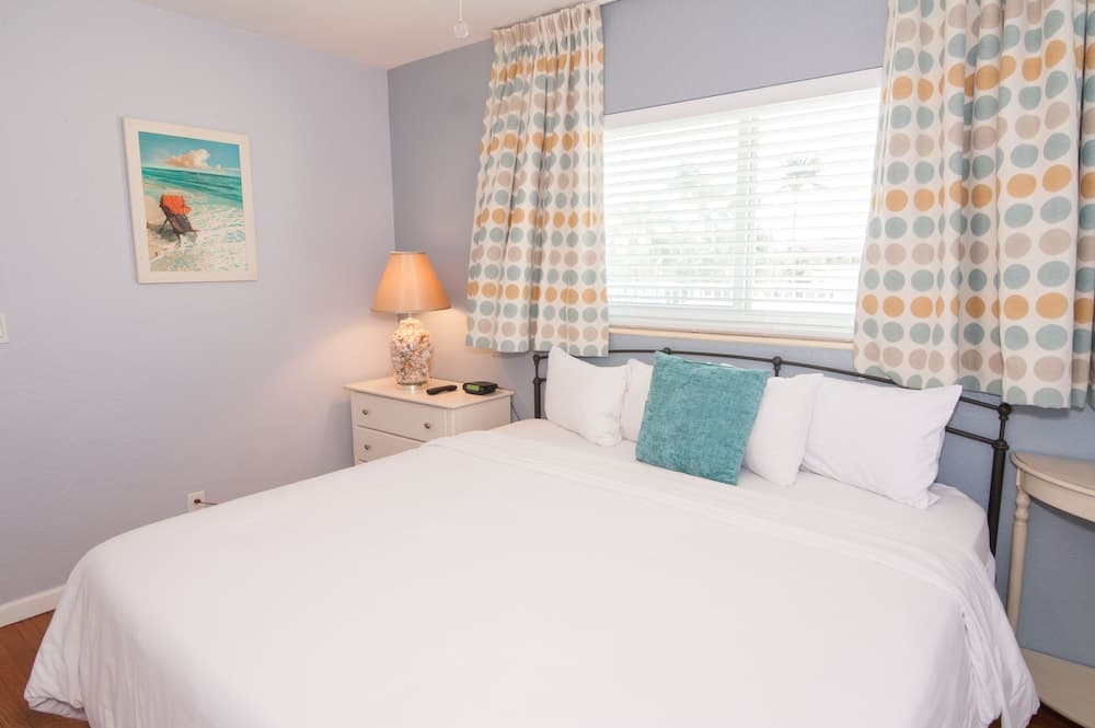 Great Escape Apartments by Lowkl