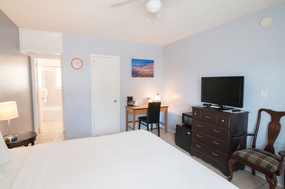 Great Escape Apartments by Lowkl