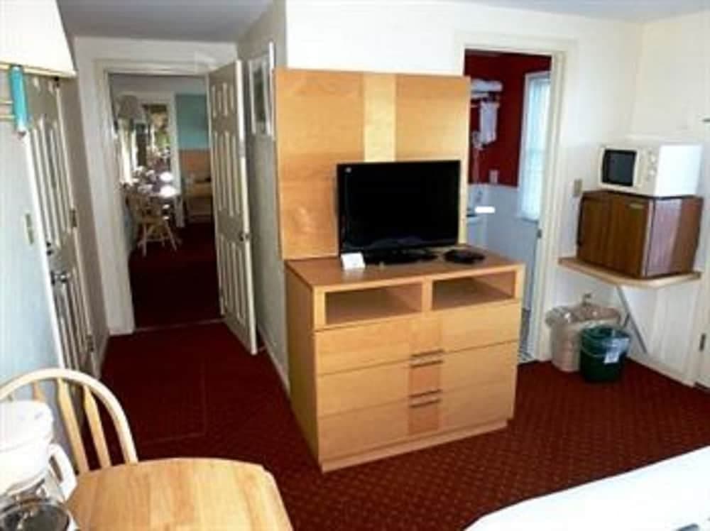 The Corsair & Cross Rip Oceanfront Resort