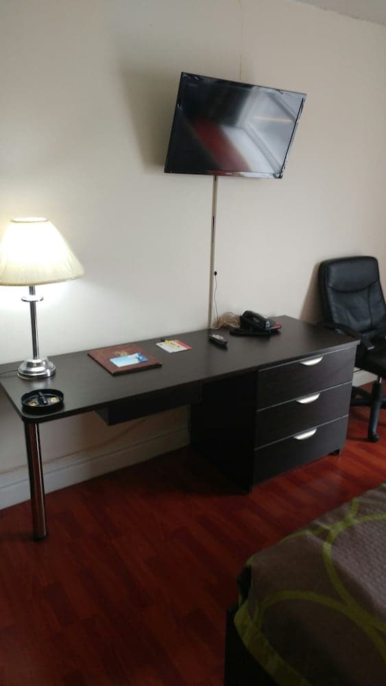 Super 8 by Wyndham Cambridge/Kitchener/Waterloo Area