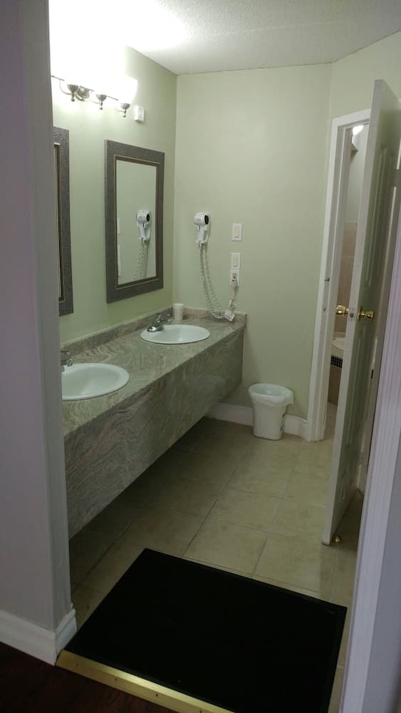 Super 8 by Wyndham Cambridge/Kitchener/Waterloo Area