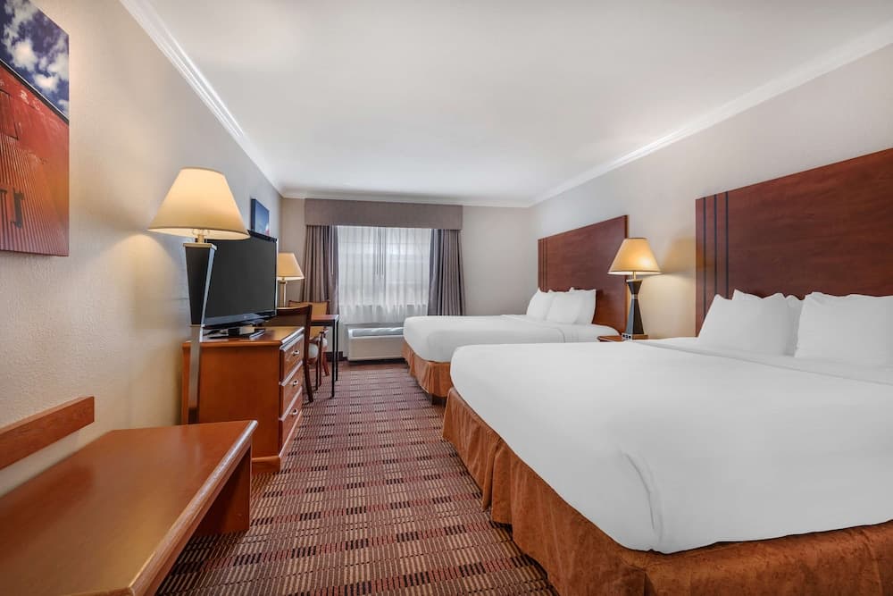 Best Western Club House Inn & Suites