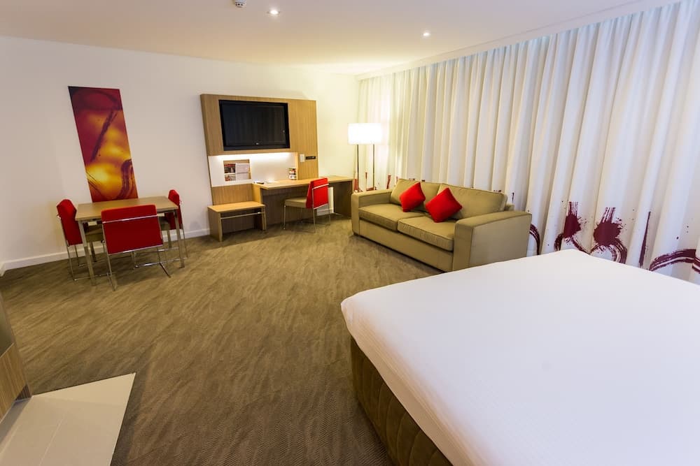 Novotel Sydney West HQ Hotel