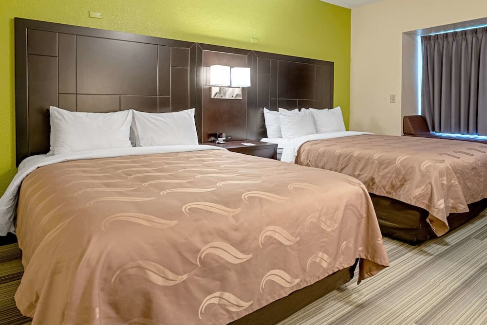 Quality Inn & Suites Robbinsville