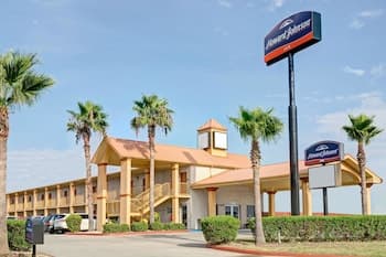 Howard Johnson by Wyndham Galveston